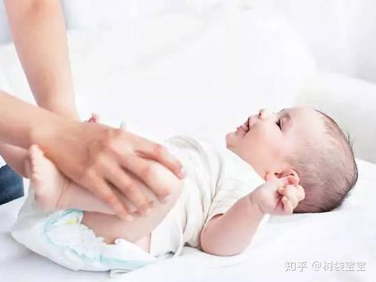 小孩几个月可以把尿，澳门专家解读婴幼儿排尿训练时机与方法